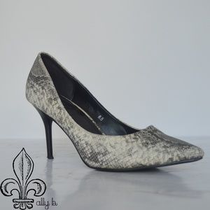 ⚜️ snake skin heels by Calisto⚜️